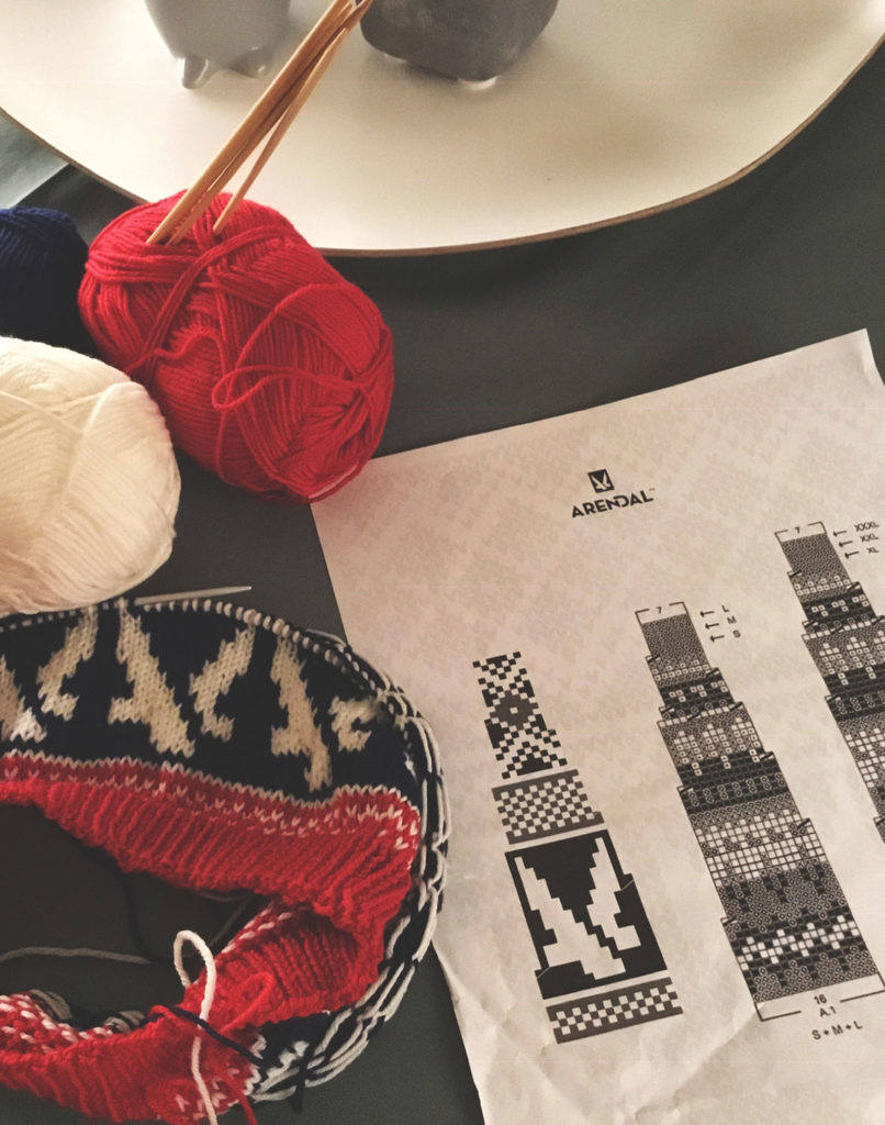1723THX_Pictures_Knitting_02_590x750px